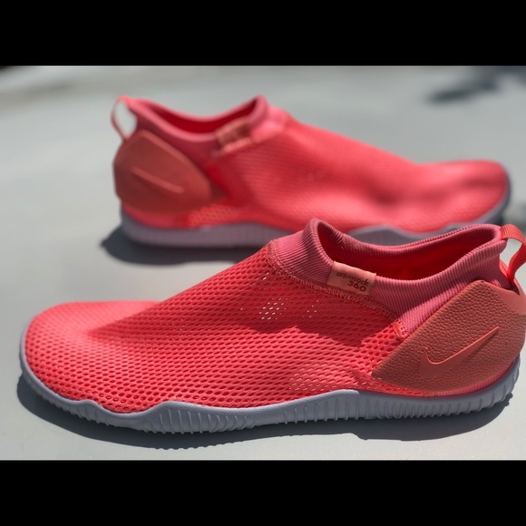 aqua water shoes nike
